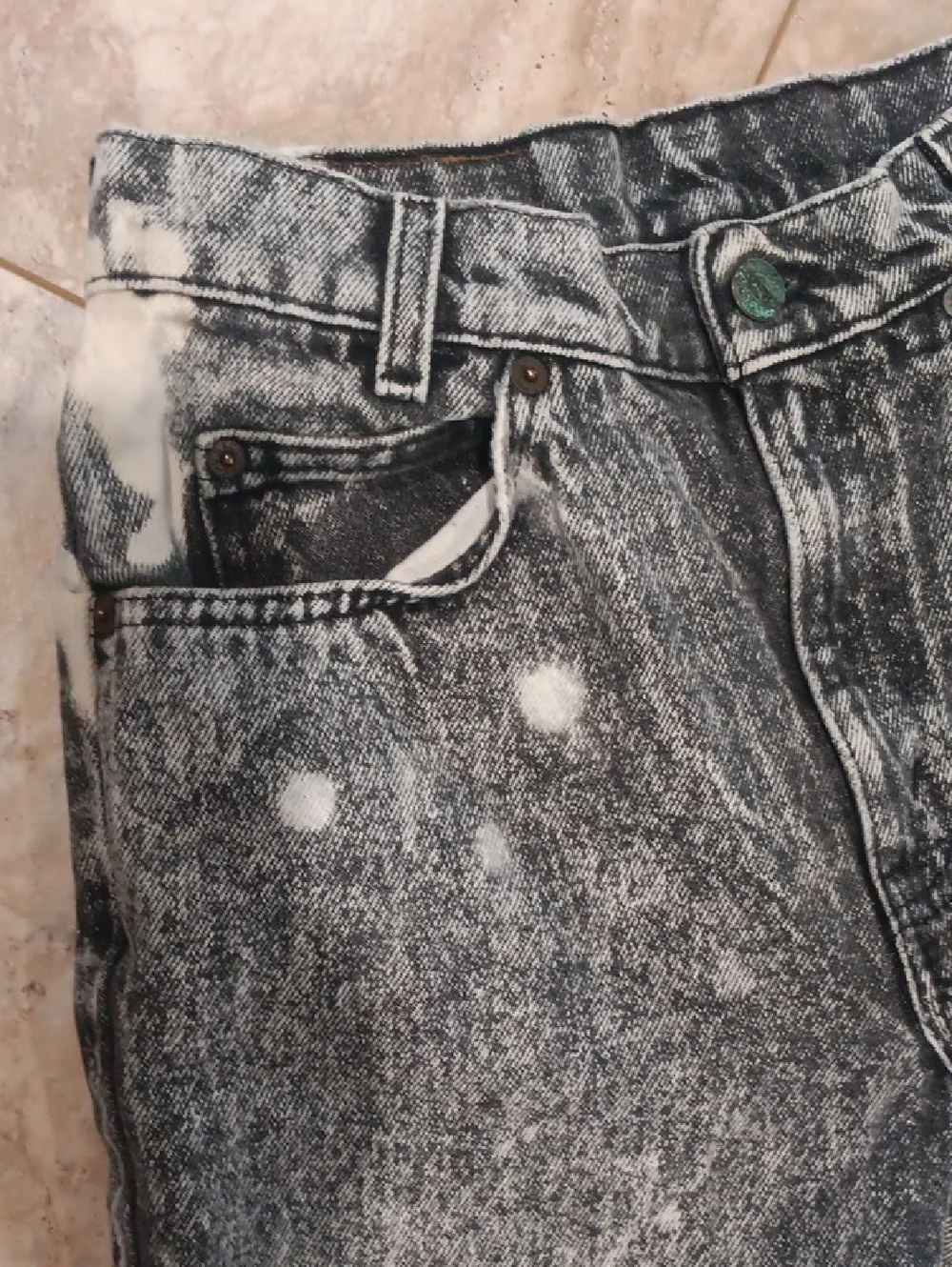 Levis Acid Wash Black - Picture 3 of 9